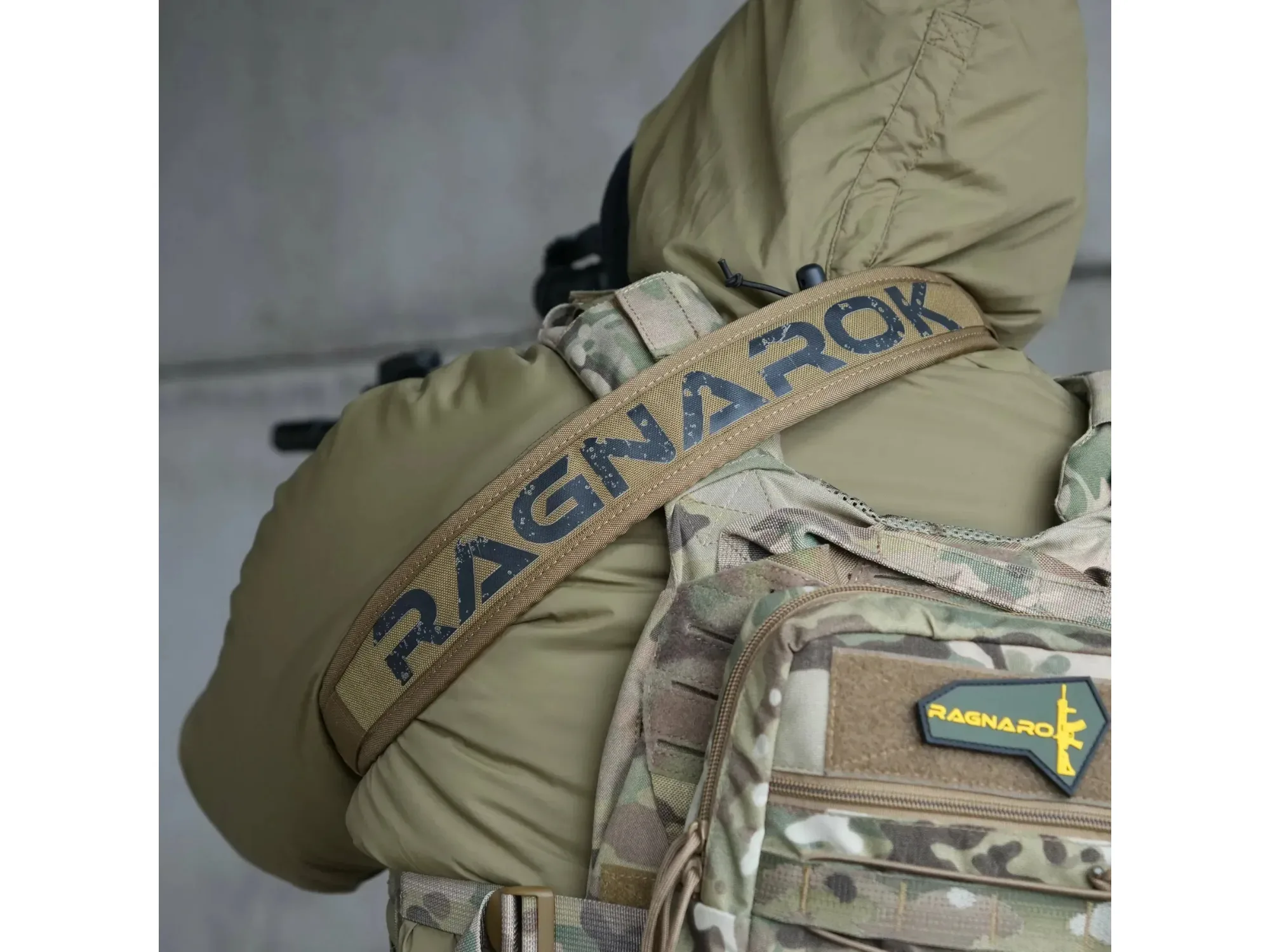 Jedno-dwupunktowy pas do AR15 z szerokim naramiennikiem RAGNARR Gen.II Coyote — zdjęcie 3